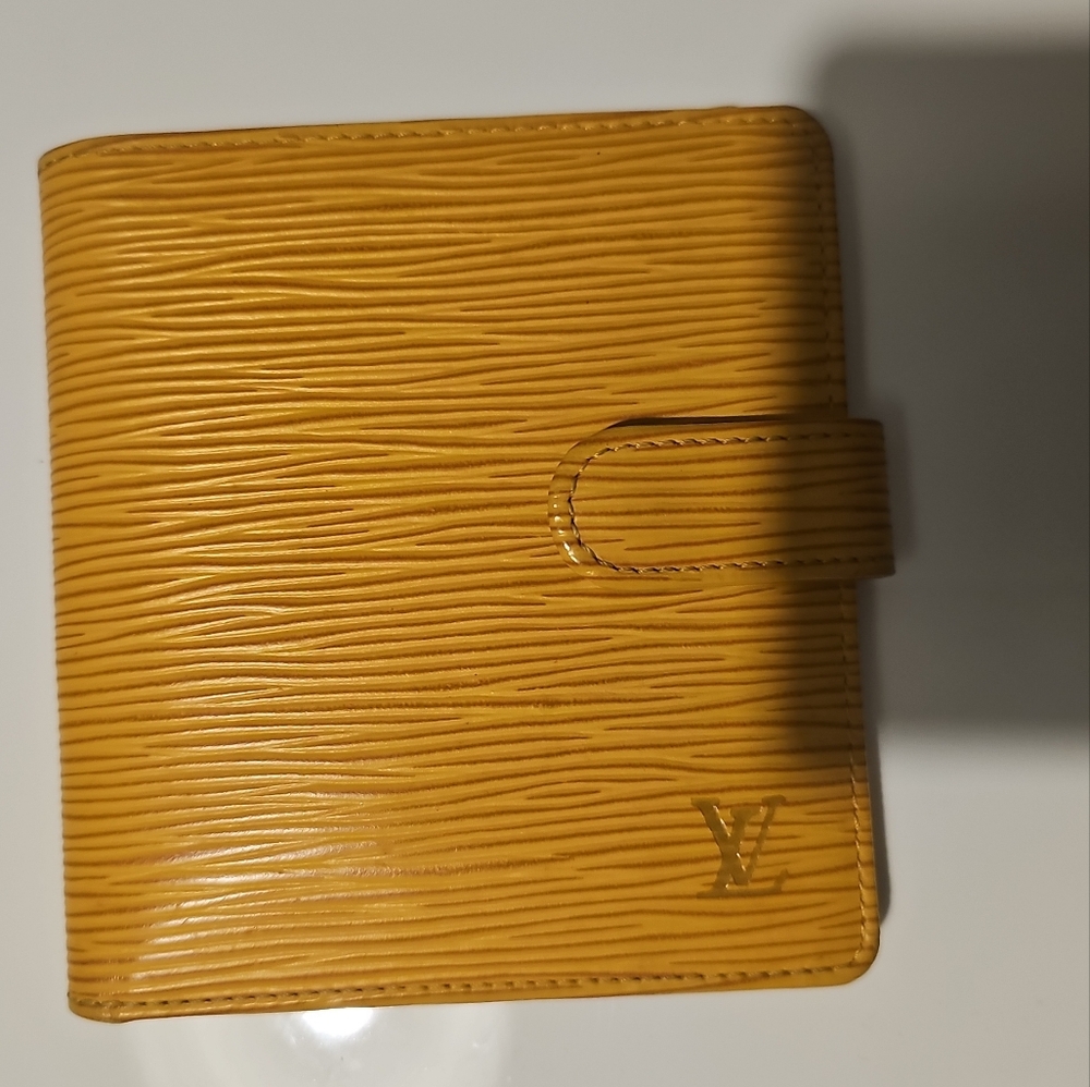 LOUIS VUITTON EPI WALLET